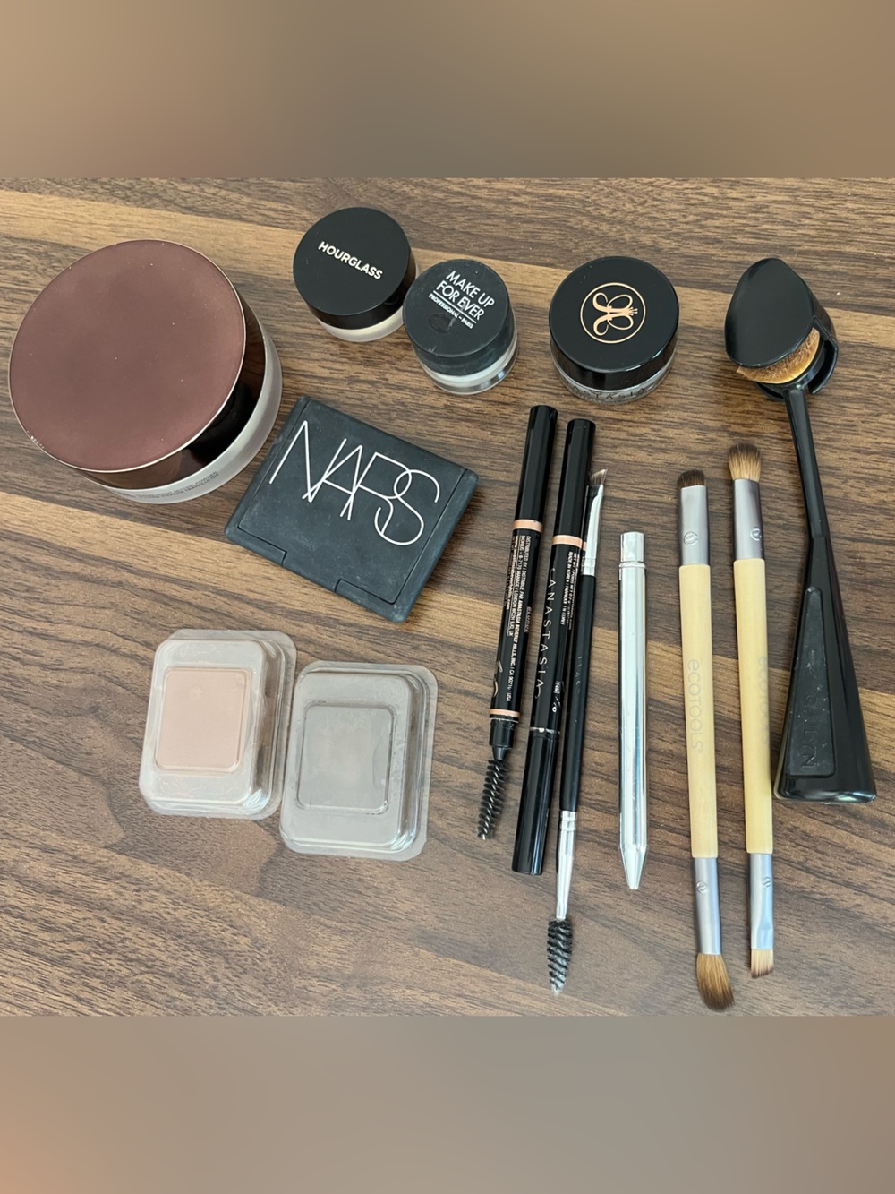 Set of cosmetics.Powder Veil Hourglass